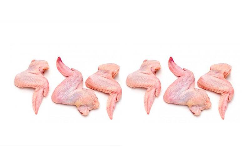 Raw chicken wings arranged in a row on a white background, suitable for dogs, high protein and calcium, 1kg pack